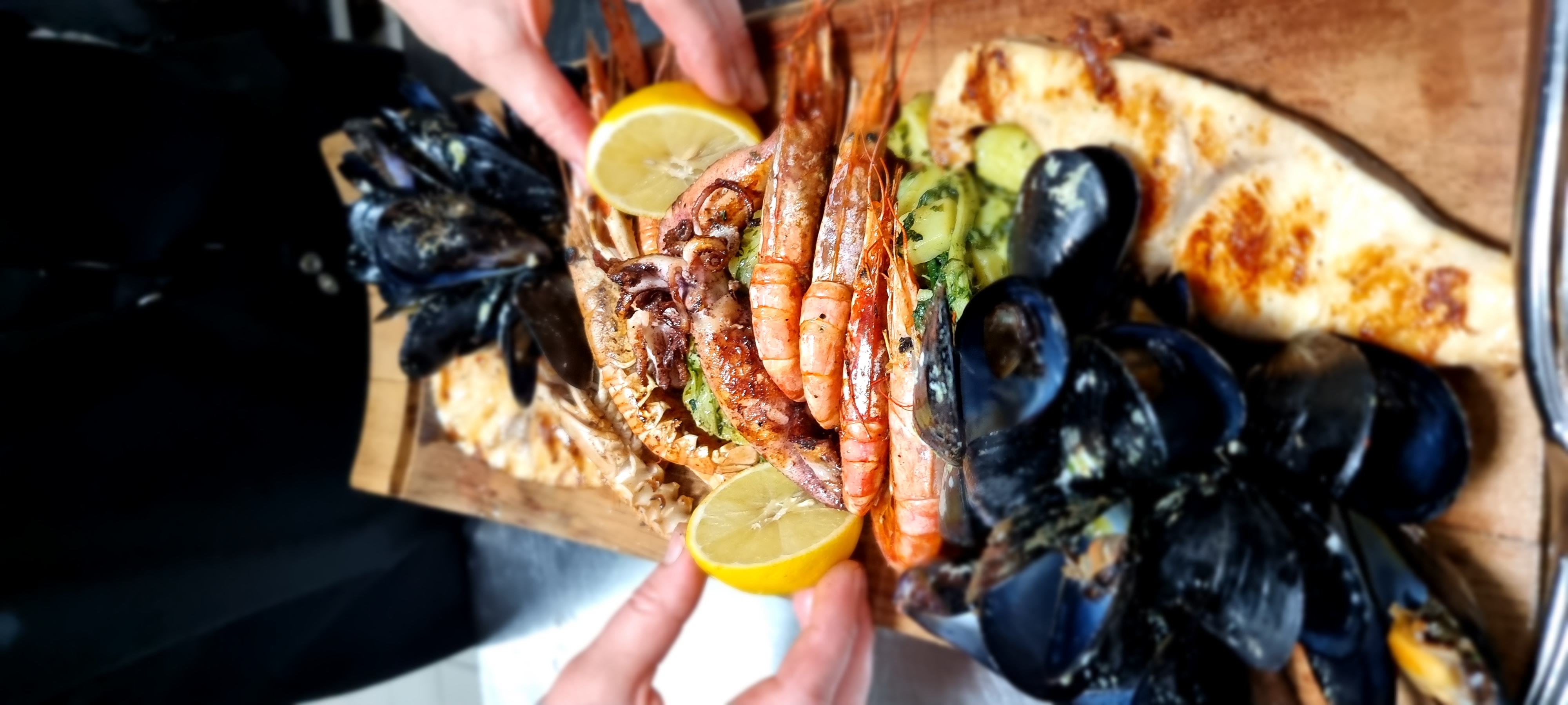 Seafood platter with mussels and prawns at Restaurant Ruzmarin in Srebreno