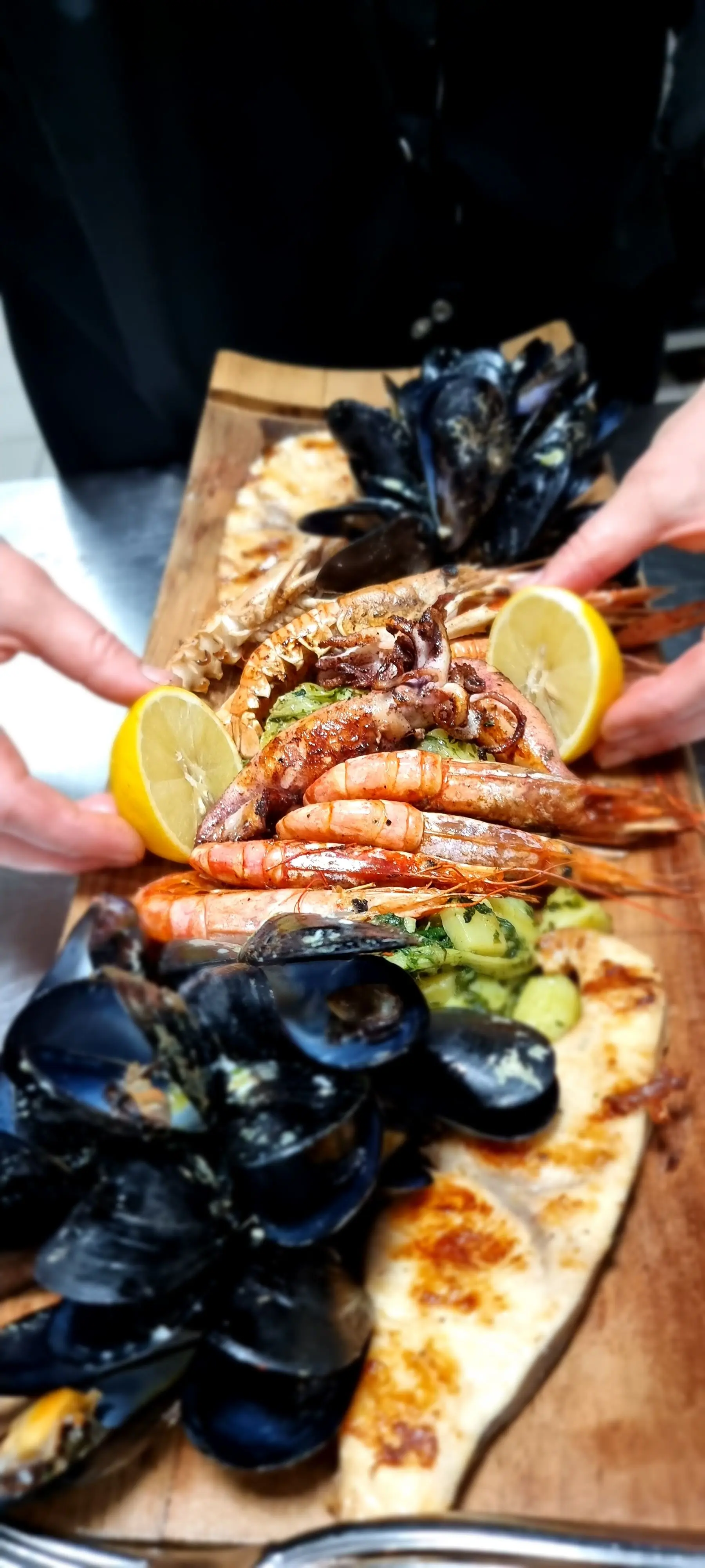 Seafood platter with mussels and prawns at Restaurant Ruzmarin in Srebreno